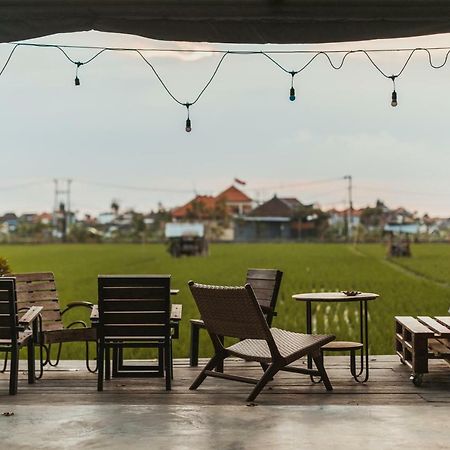 Big Brother Surf Inn Canggu Buitenkant foto