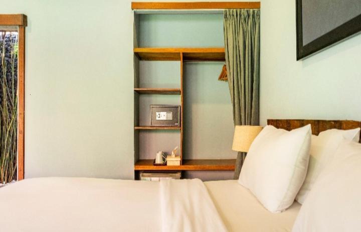 Big Brother Surf Inn Canggu Buitenkant foto
