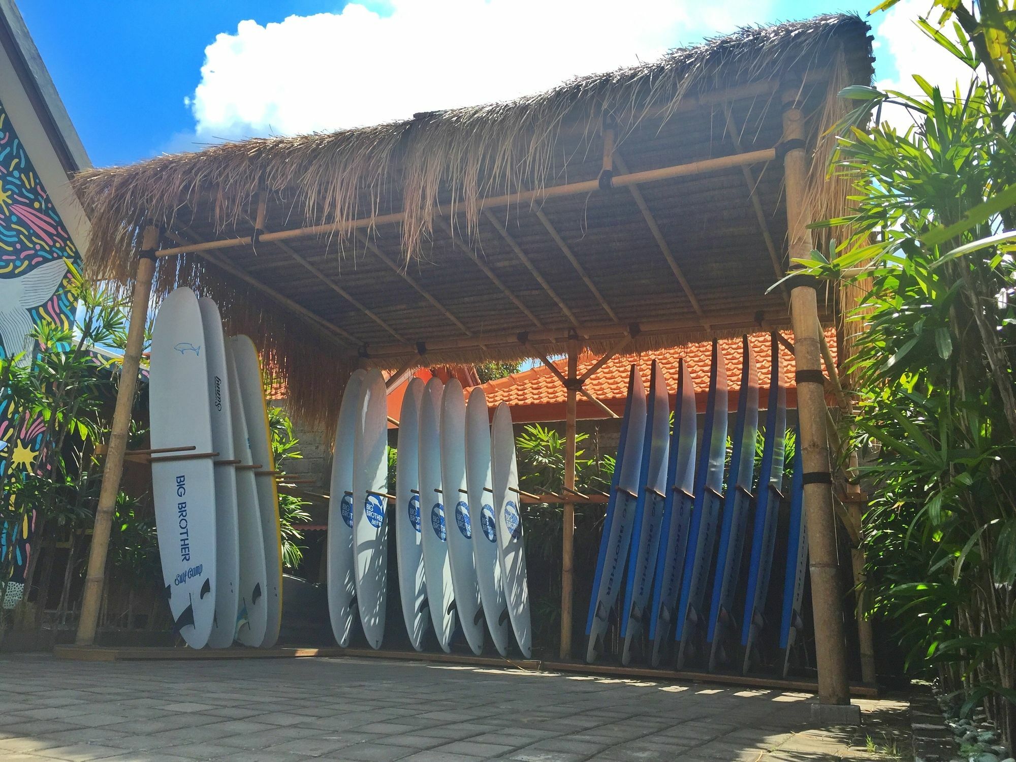 Big Brother Surf Inn Canggu Buitenkant foto