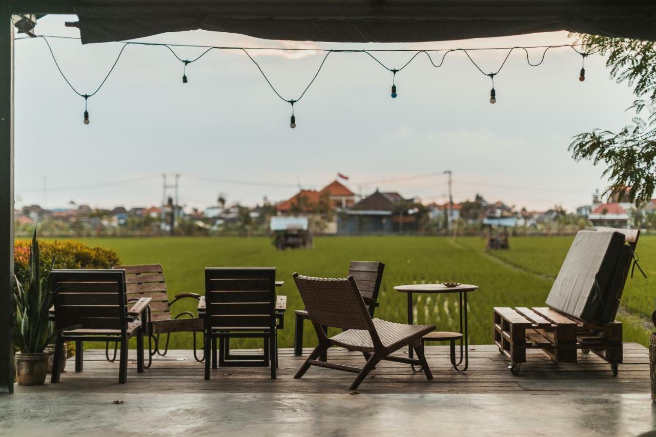 Big Brother Surf Inn Canggu Buitenkant foto