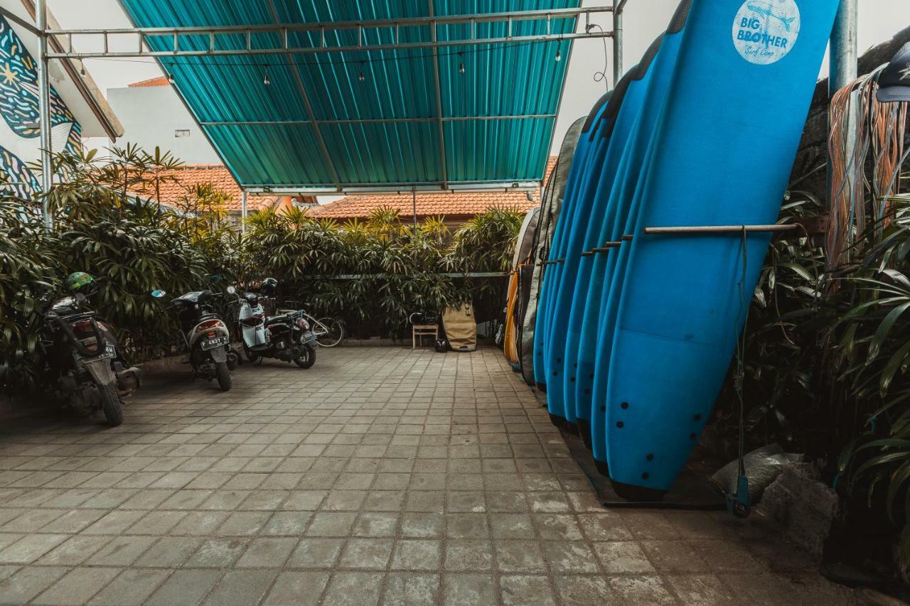 Big Brother Surf Inn Canggu Buitenkant foto