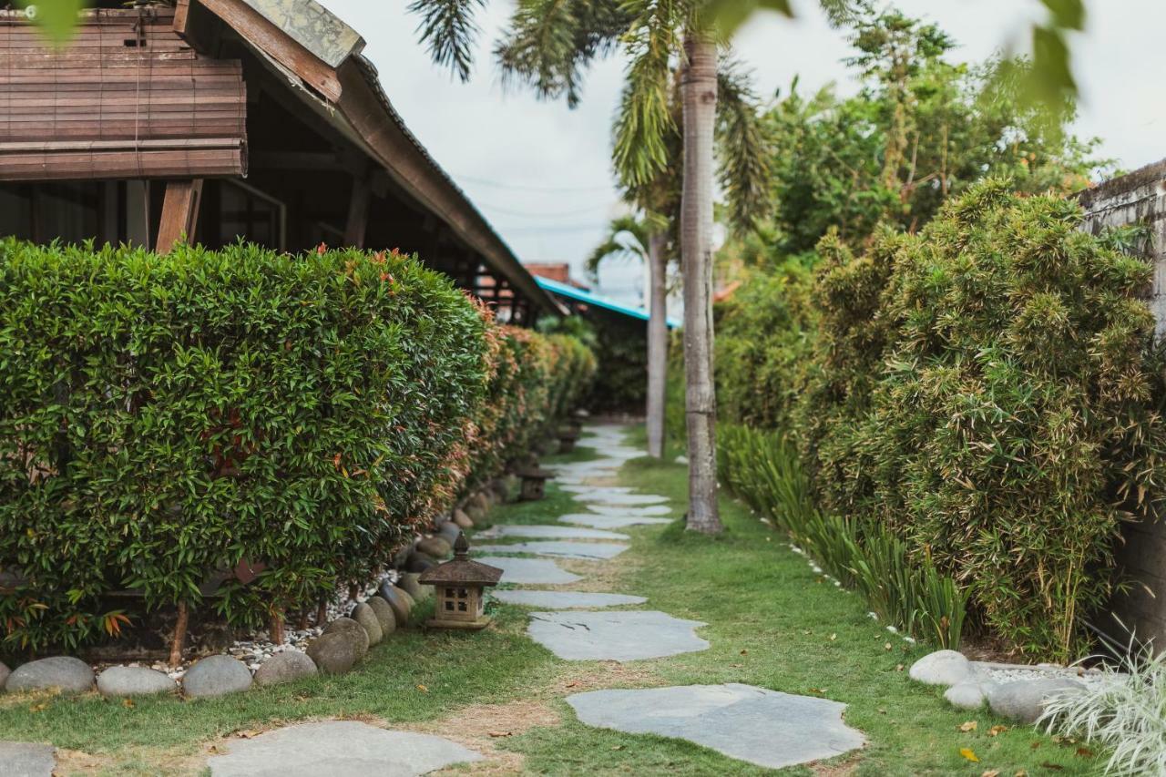 Big Brother Surf Inn Canggu Buitenkant foto