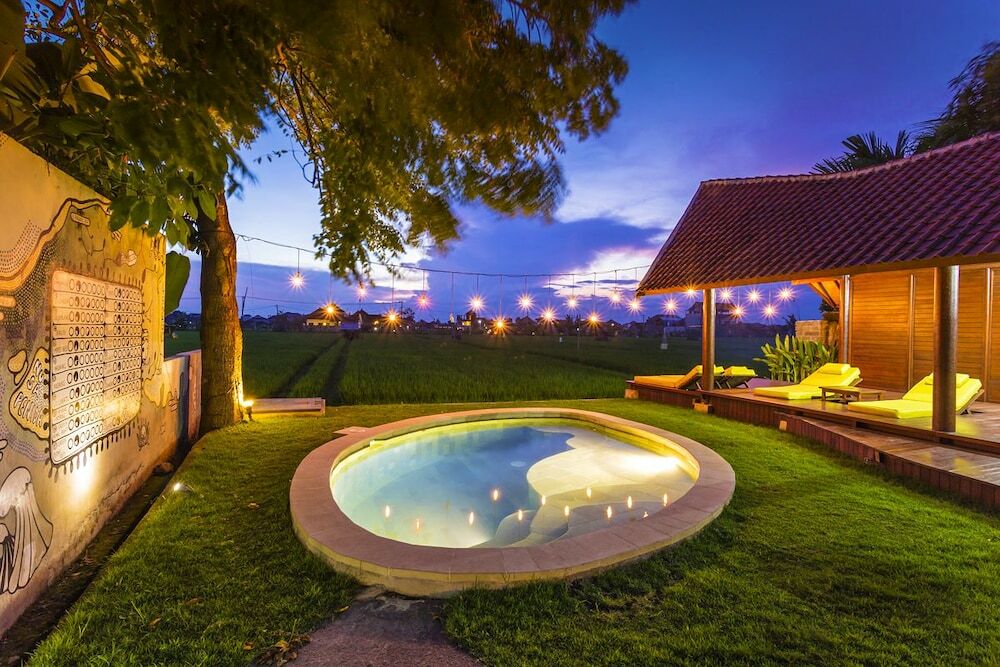 Big Brother Surf Inn Canggu Buitenkant foto