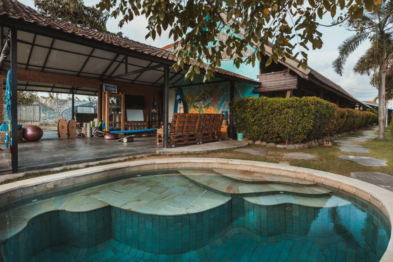 Big Brother Surf Inn Canggu Buitenkant foto