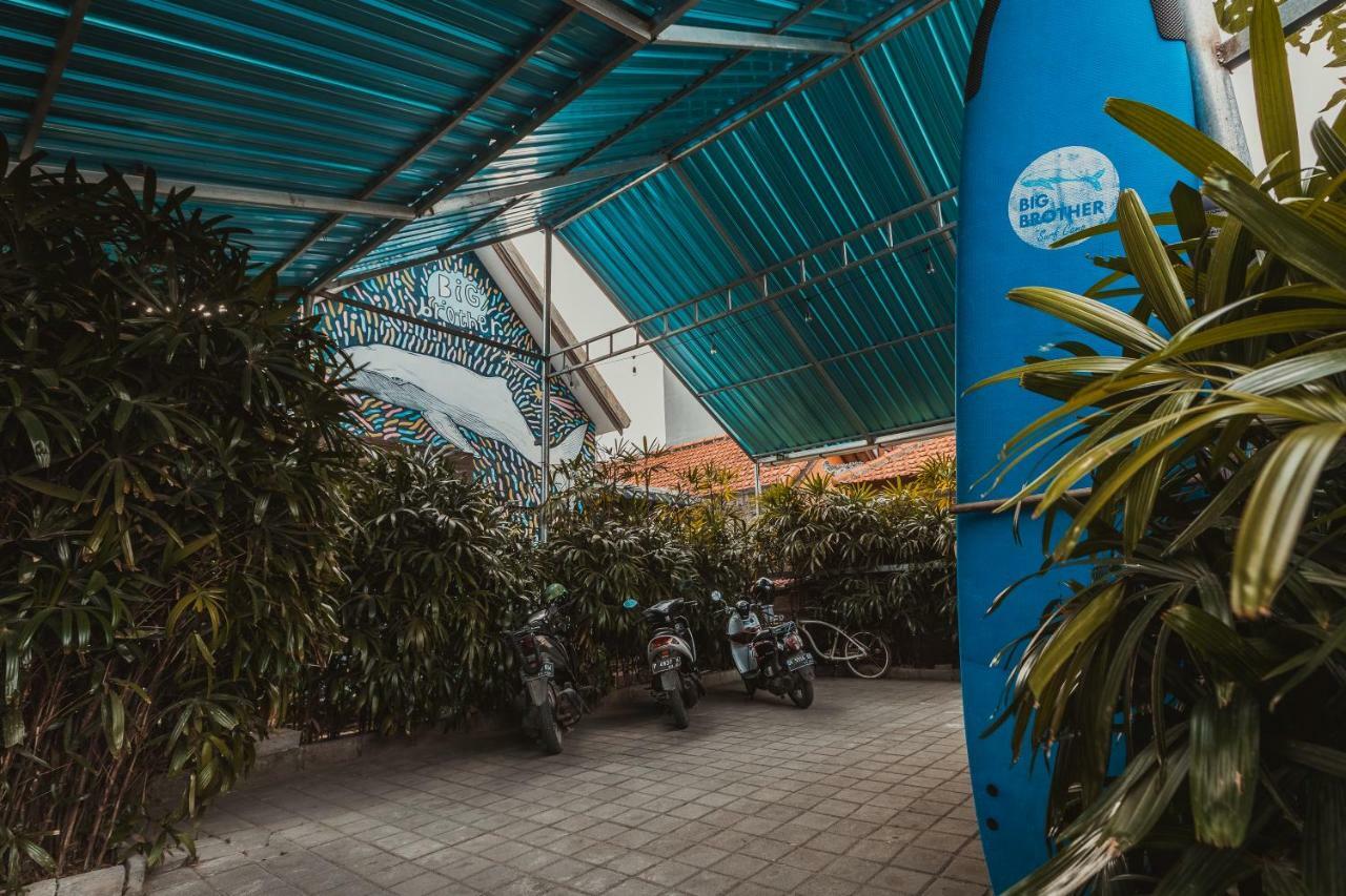 Big Brother Surf Inn Canggu Buitenkant foto