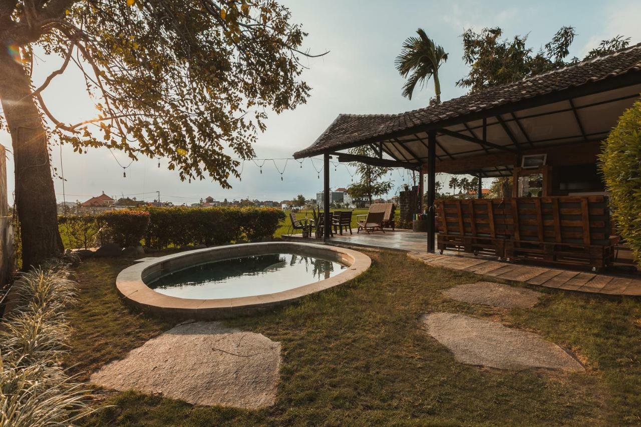Big Brother Surf Inn Canggu Buitenkant foto